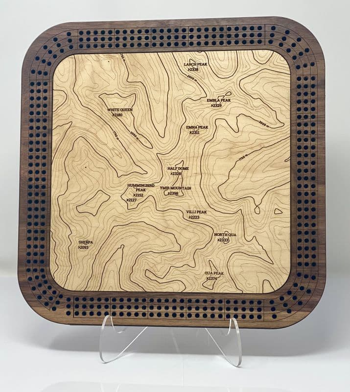 Cribbage Board - Walnut frame / Maple Inlay